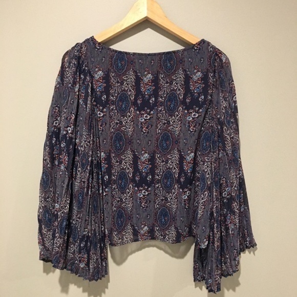 Fire Los Angeles bell Sleeve Top Size S - Picture 5 of 6